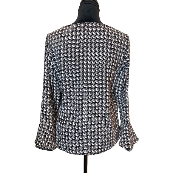 Ann Taylor Floral Geometric Black/White Print Pullover Blouse in XS - Picture 7 of 14